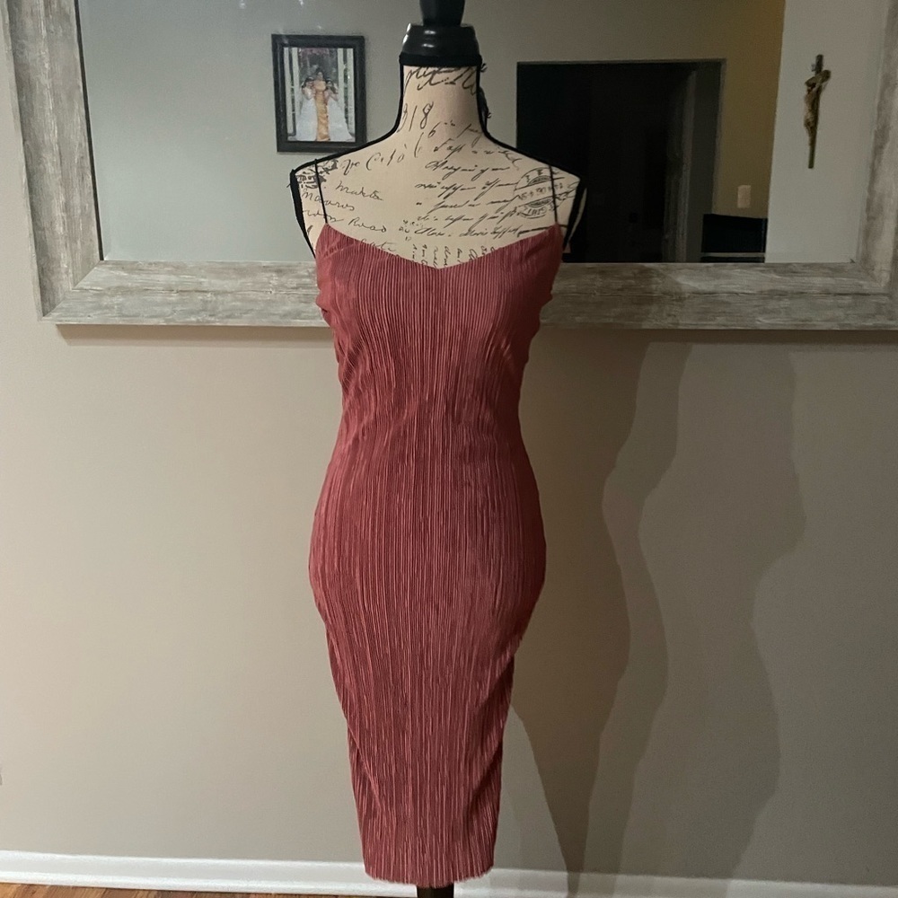 NEW Metallic Plisse Pink Color Cocktail Dress - Picture 4 of 7